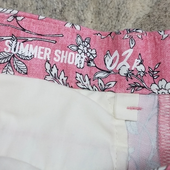 Gap Floral Pink and White Khakis Shorts - Picture 2 of 6